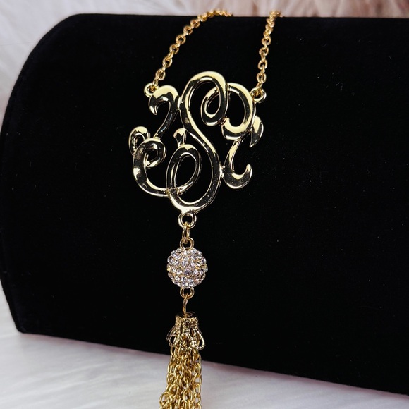 Jewelry - Vintage aged goldtone large fringe dangle pendant necklace